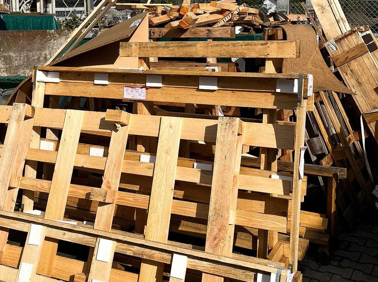 Wandregale gefertigt aus Palettenholz