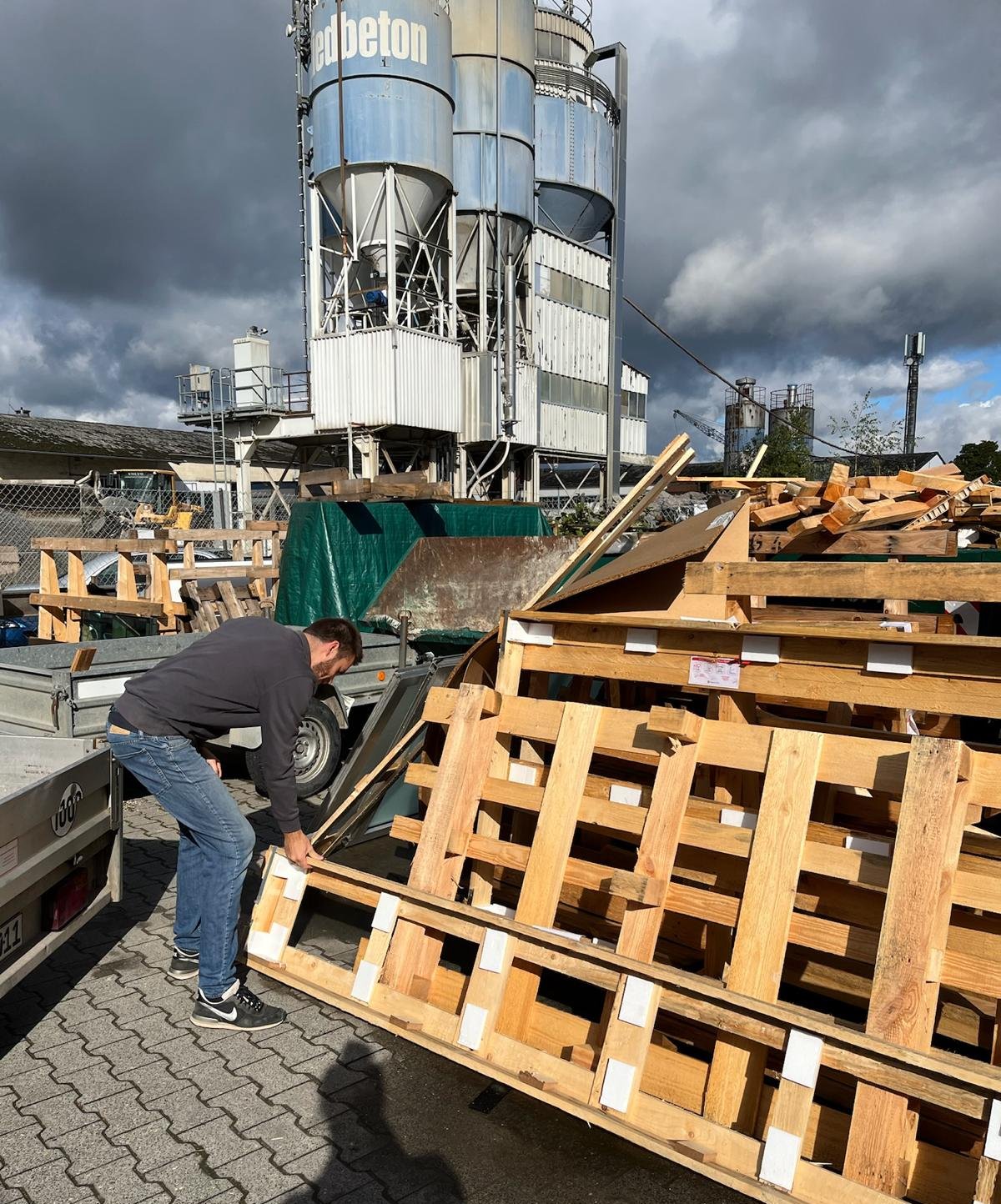 Holz im Industriegebiet