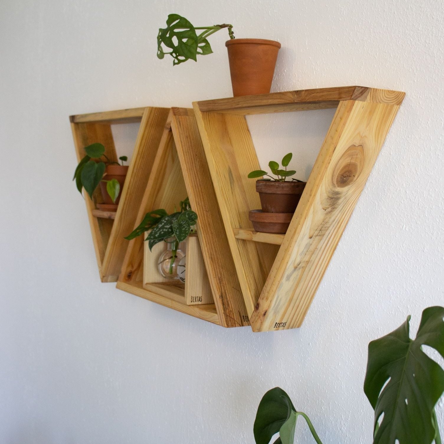 Wandregale aus upcycling Holz